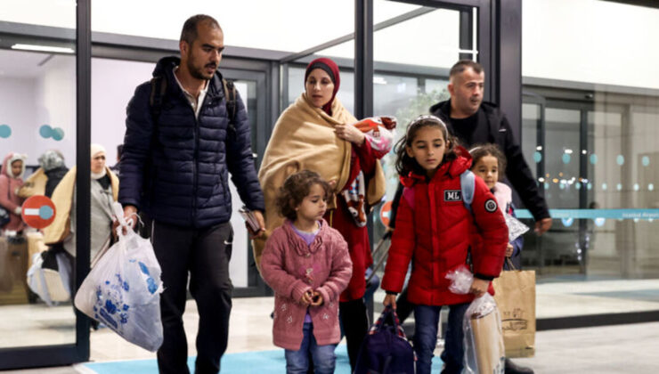 Gazze’den tahliye edilen vatandaşlar Türkiye’ye getirildi