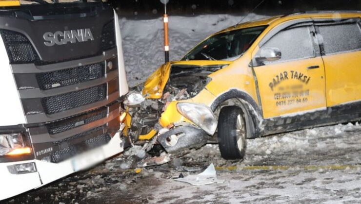 Kars’ta taksi ile TIR çarpıştı: 1 ölü, 3 yaralı