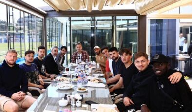 Beşiktaş’ta Samet Aybaba futbolcularla bir araya geldi